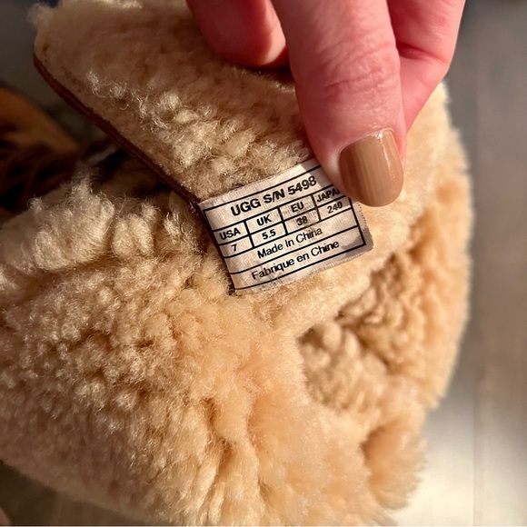 UGG Adirondack Tall S/N 5498 - Picture 7 of 9